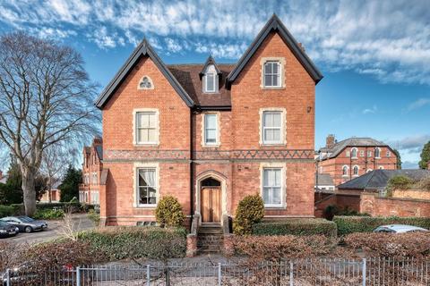 Barbourne Terrace, Worcester, WR1 3JR 2 bed ground floor flat for sale
