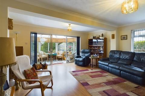 41 The Green, Lund, Driffield, YO25 9TE 4 bed detached bungalow for sale