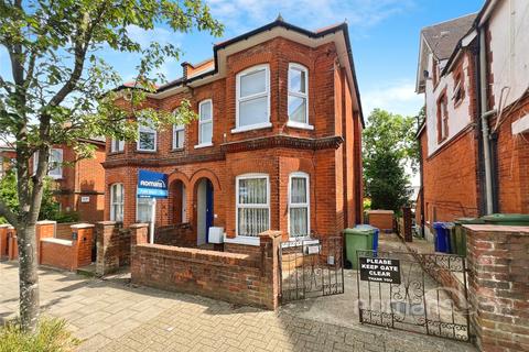 Cargate Avenue, Aldershot, Hampshire 5 bed semi