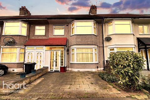 Yoxley Drive, Newbury Park 3 bed terraced house for sale