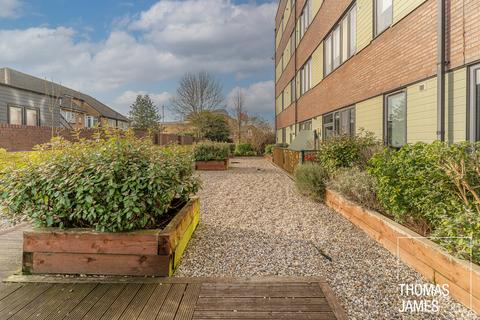 Wenlock House, Enfield, EN1 2 bed flat for sale