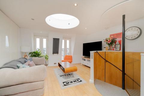 Lillie Road, London SW6 2 bed flat for sale
