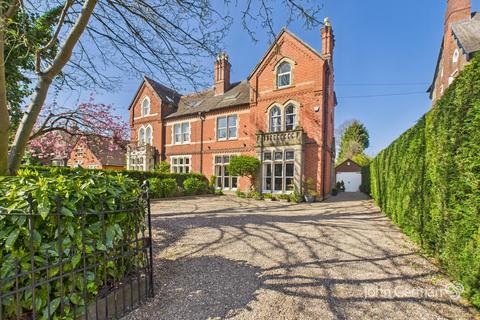 7 bedroom semi-detached house for sale