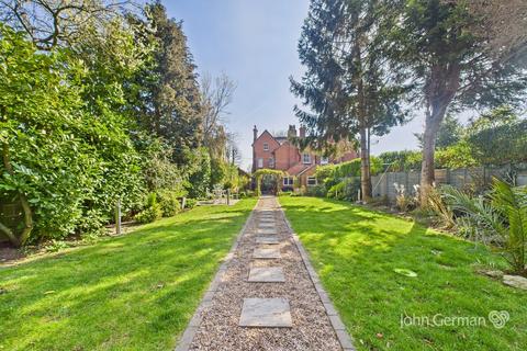 7 bedroom semi-detached house for sale