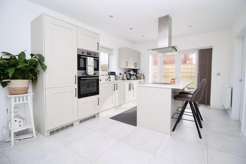 Chaffinch Gardens, Botley SO32 4 bed detached house for sale