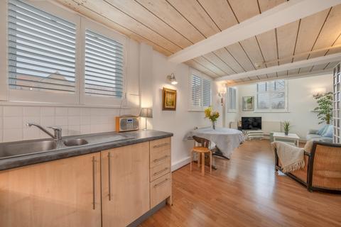 College Yard, 5 Gammons Lane... 3 bed duplex for sale
