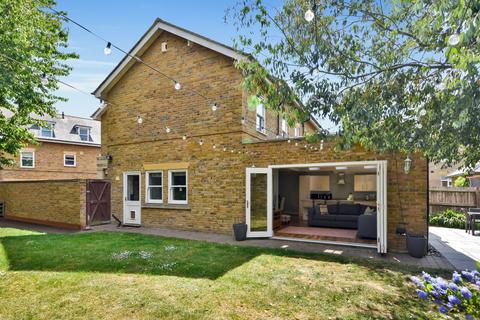 Horseshoe Crescent, Shoebury... 4 bed semi