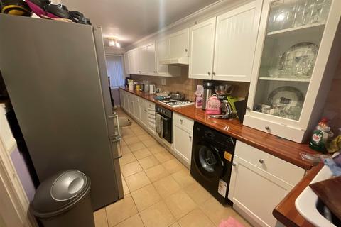 Cattawade End, Basildon, Essex 3 bed terraced house for sale