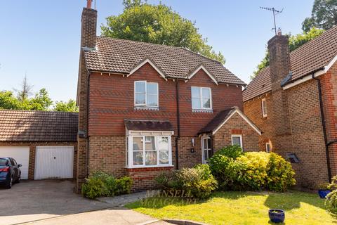 Rowfant Close, Crawley RH10 4 bed detached house for sale