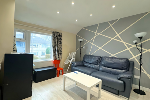 Lancaster Avenue, Slough 2 bed maisonette for sale