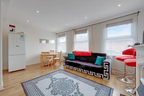 Collier Row Road, Romford RM5 3 bed flat for sale