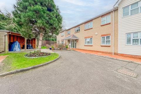Southend Road, Hockley SS5 2 bed apartment for sale