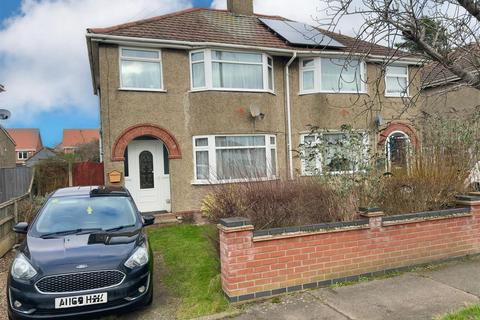 Monckton Avenue, Oulton Broad... 3 bed semi