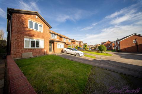 Hawke Way, Bradford BD12 4 bed detached house for sale