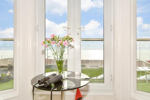 Marine Parade, Hythe, Kent 3 bed flat for sale