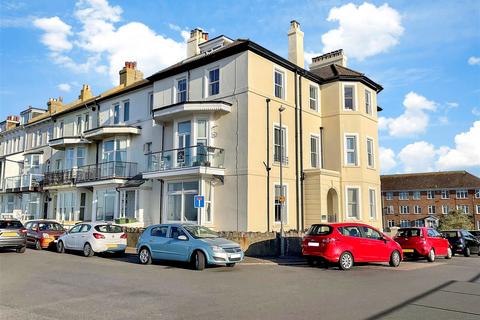 Marine Parade, Hythe, Kent 3 bed flat for sale