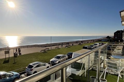 Marine Parade, Hythe, Kent 3 bed flat for sale