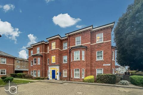 Woodland Drive, Colchester 2 bed apartment for sale