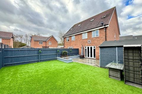 Austen Avenue, Flitwick... 3 bed semi