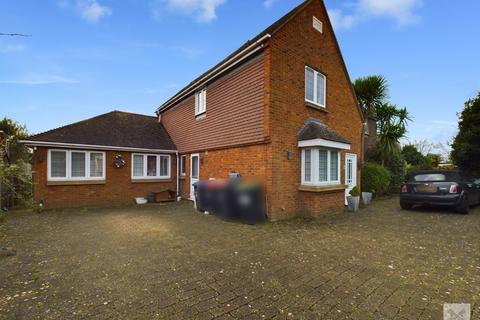 Durlock Avenue, Kent CT11 3 bed detached house for sale