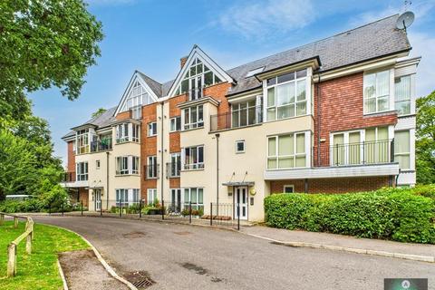 Stone Court, Worth RH10 2 bed flat for sale