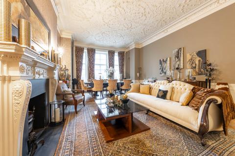 Kensington Gore, London, SW7 4 bed apartment for sale