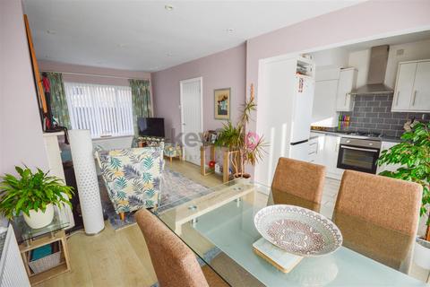 Fort Hill Road, Sheffield, S9 3 bed semi
