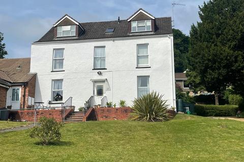 May Lane, Dursley 2 bed flat for sale