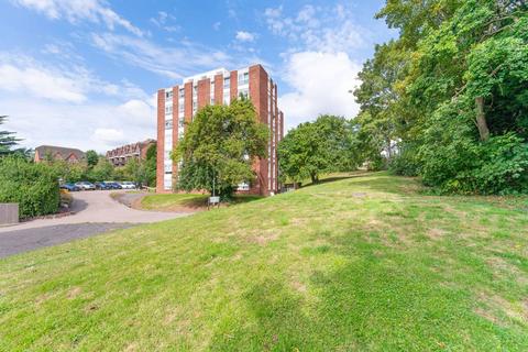Ross Road, South Norwood, London, SE25 2 bed flat for sale