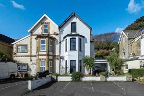 6 bedroom semi-detached house for sale