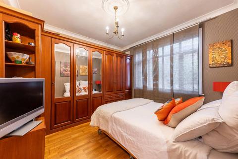 Neasden Lane, Neasden, London, NW10 2 bed flat for sale