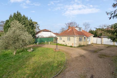 Bangors Road North, Iver Heath SL0 3 bed detached bungalow for sale