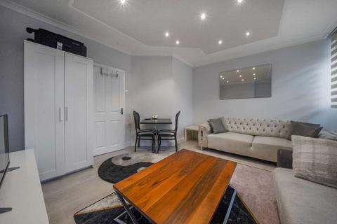 East Street, Elephant & Castle, London 1 bed flat for sale