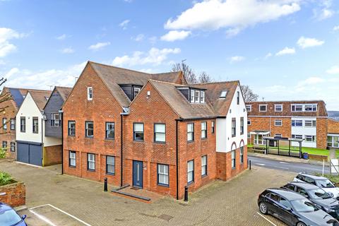 Chapel Street, Billericay, CM12 2 bed apartment for sale