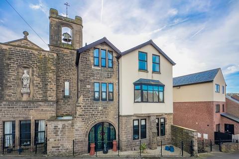 Kirkgate, Birstall 3 bed flat for sale