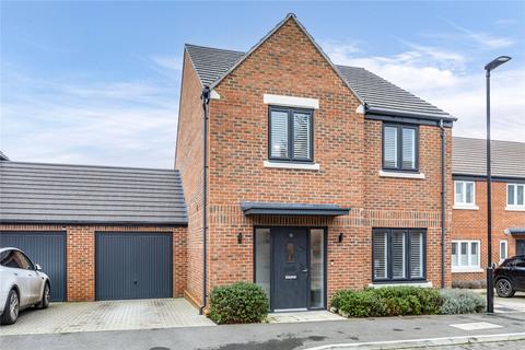 Garrett Crescent, Chertsey KT16 4 bed detached house for sale