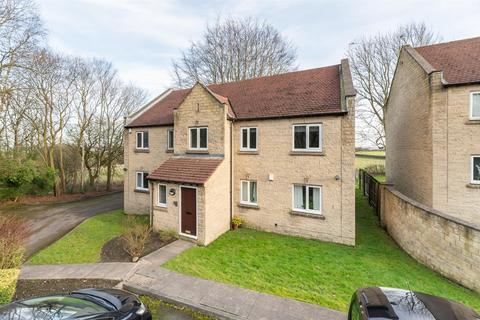 Hilton Court, Bramhope LS16 2 bed flat for sale