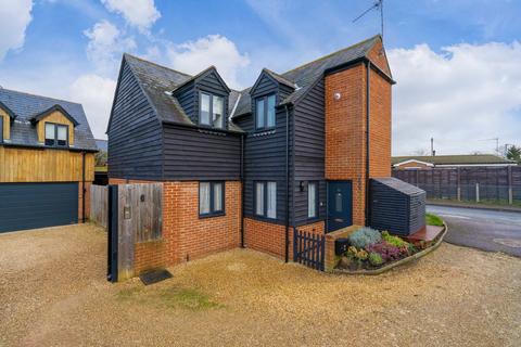 Park Lane, Henlow SG16 3 bed detached house for sale