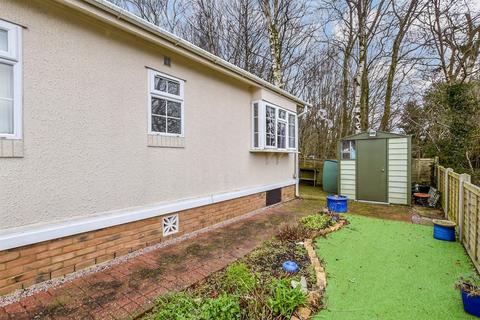 Pilgrims Retreat, Harrietsham... 2 bed park home for sale