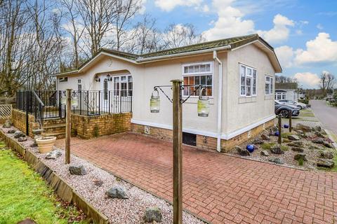 Pilgrims Retreat, Harrietsham... 2 bed park home for sale