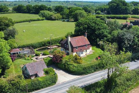 Hailsham BN27 3 bed detached house for sale