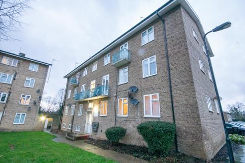 Pinner Grove, Pinner HA5 2 bed ground floor flat for sale