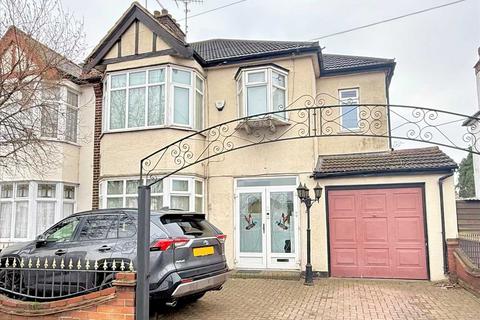 5 bedroom semi-detached house for sale
