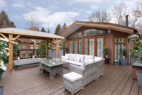Ladera Retreat, Eaton, Congleton 2 bed detached bungalow for sale