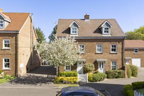 Martins Gardens, Crowborough 4 bed semi
