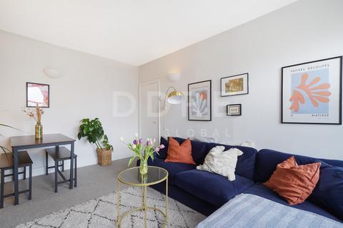 Hayter Road, London, SW2 2 bed apartment for sale