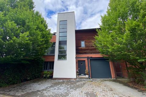 Clearwater Drive, West Didsbury... 4 bed semi