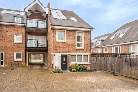 Cottonwood Close, Orpington 4 bed semi