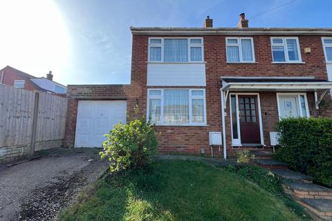 Bowling Green Avenue, Wilnecote... 3 bed semi
