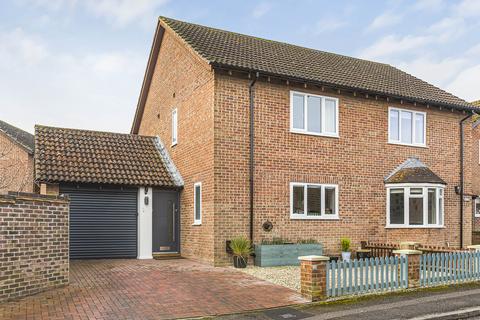 Warmans Close, Wantage, OX12 3 bed semi